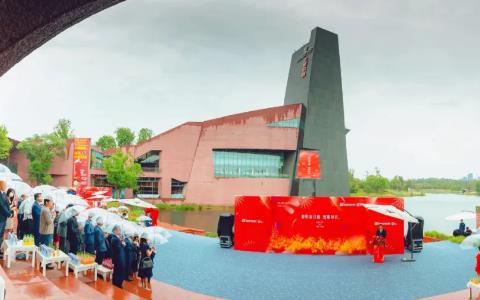 王凤梅：从3人到2000余人，“泰和泰”20年的“逆袭”之路可否复制？丨律新社观察 