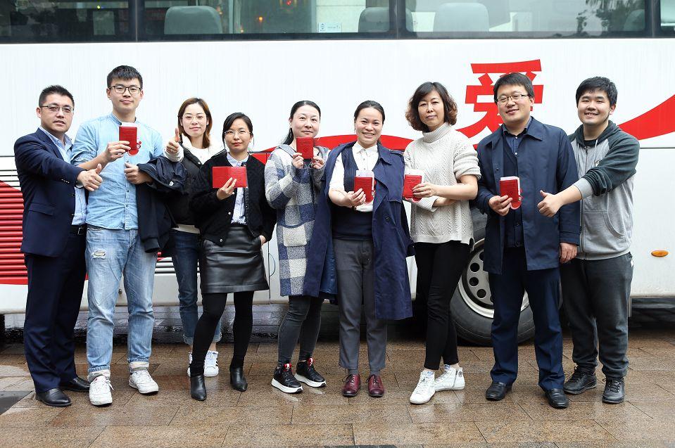 撸起袖子献爱心 这群律师组团去献血 | 律新社律界公益