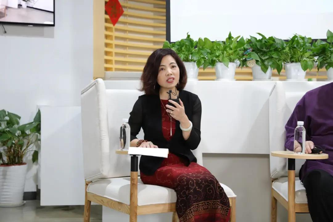 讲话.jpg